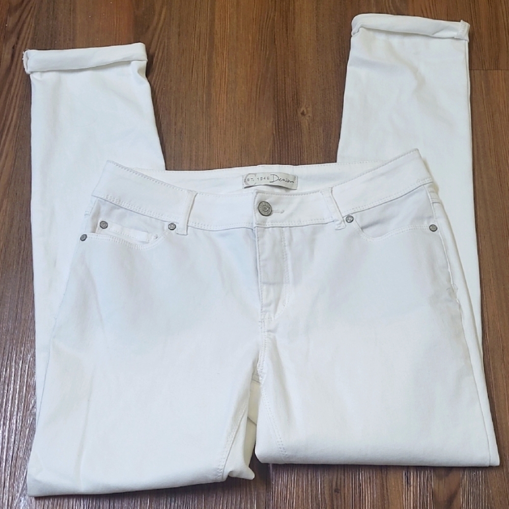 EST 1946 Denin  Women's White Jeans used‎ good condition.